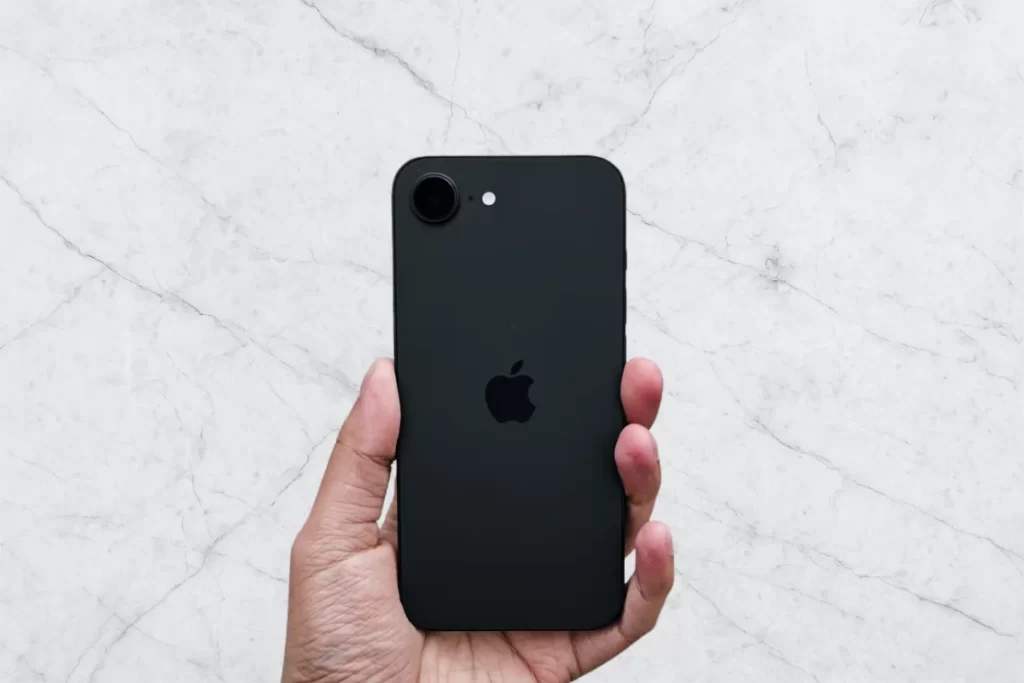 iPhone 16e negro