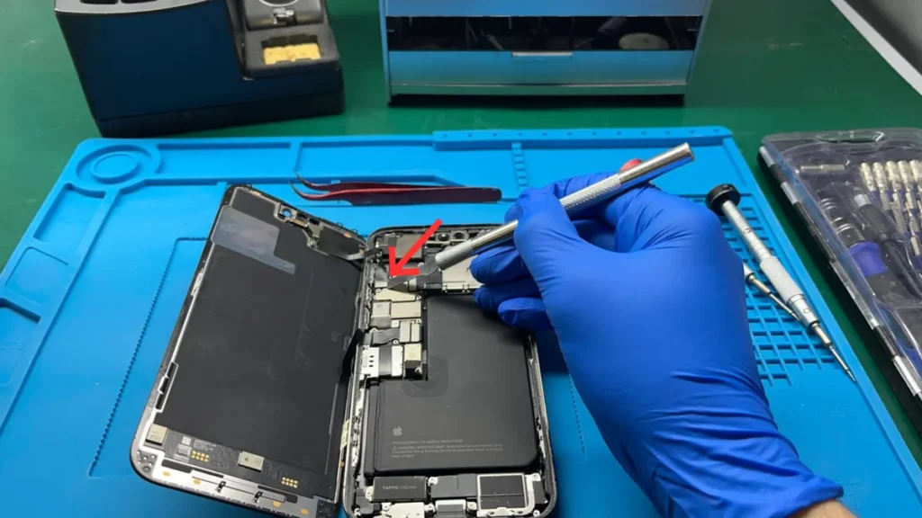 Foto del flex del sensor de luz/proximidad adherido a pantalla original